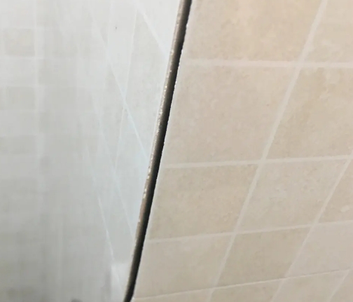 汇川瓷砖空鼓维修公司分享阳台瓷砖脱落的修复过程可以分为以下几个步骤